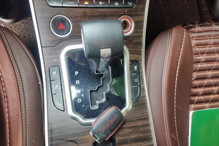 Used Land X7 2015 2.0T Panoramic Prestige Edition Gear Lever