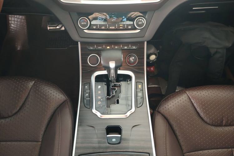 Used Land X7 2015 2.0T Panoramic Prestige Edition Gear Lever