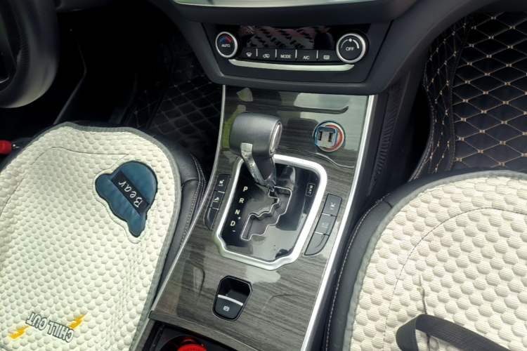 Used Land X7 2015 2.0T Panoramic Luxury Edition Gear Lever