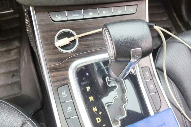 Used Land X7 2015 2.0T Panoramic Prestige Edition Gear Lever