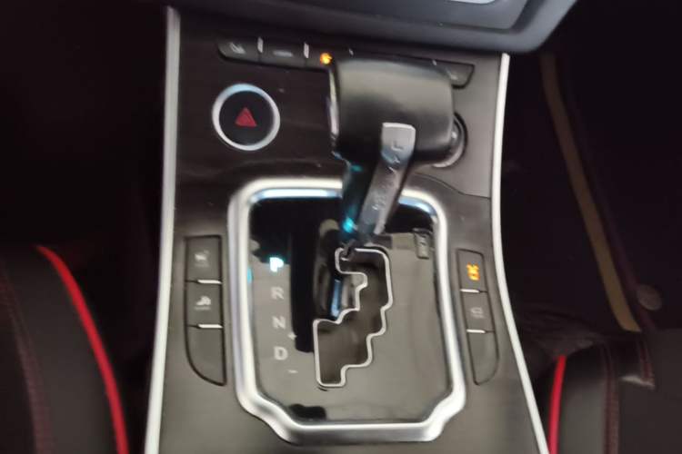 Used Land X7 2015 2.0T Panoramic Prestige Edition Gear Lever