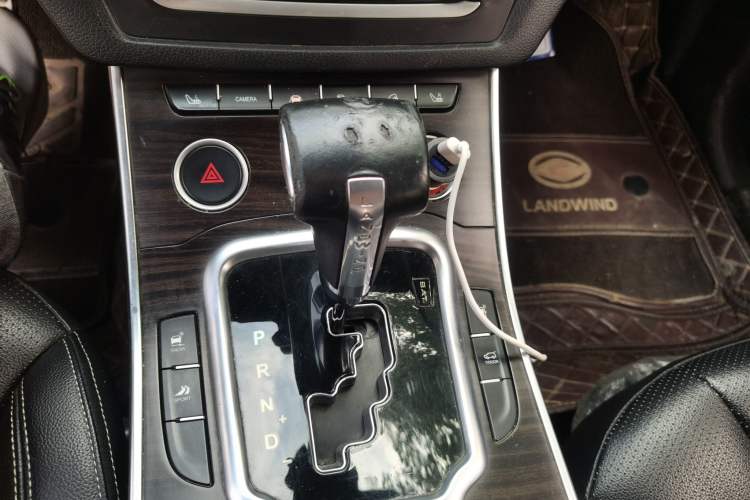 Used Land X7 2015 2.0T Panoramic Prestige Edition Gear Lever