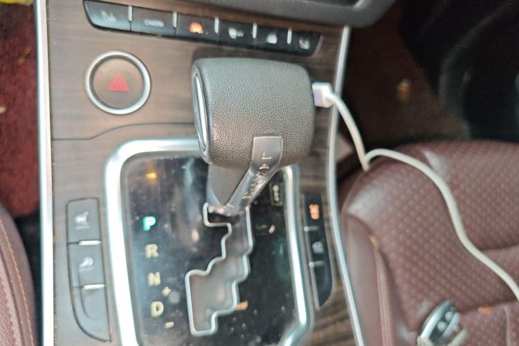 Used Land X7 2015 2.0T Panoramic Prestige Edition Gear Lever