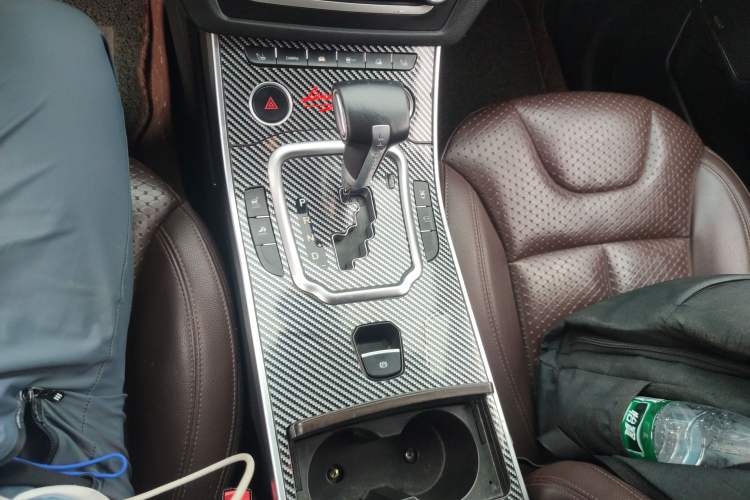 Used Land X7 2015 2.0T Panoramic Prestige Edition Gear Lever