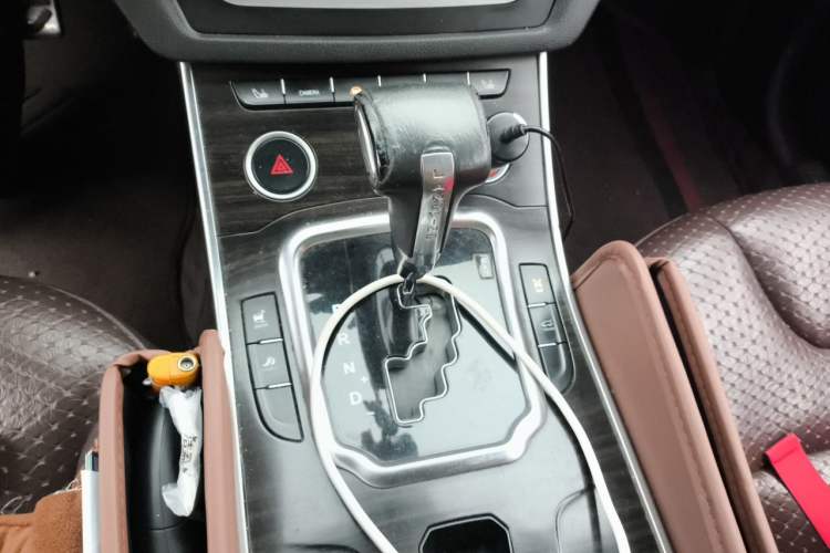 Used Land X7 2015 2.0T Panoramic Prestige Edition Gear Lever