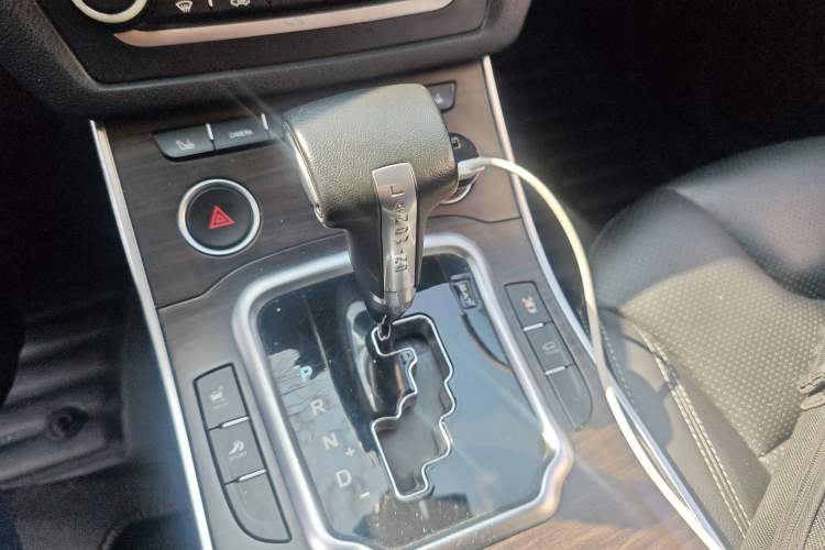 Used Land X7 2015 2.0T Panoramic Prestige Edition Gear Lever