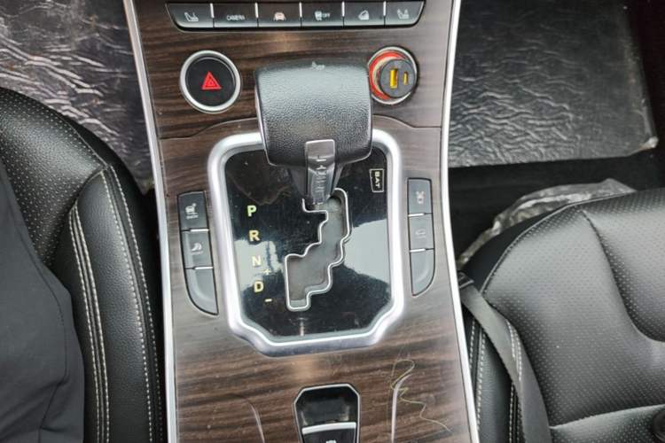 Used Land X7 2015 2.0T Panoramic Prestige Edition Gear Lever