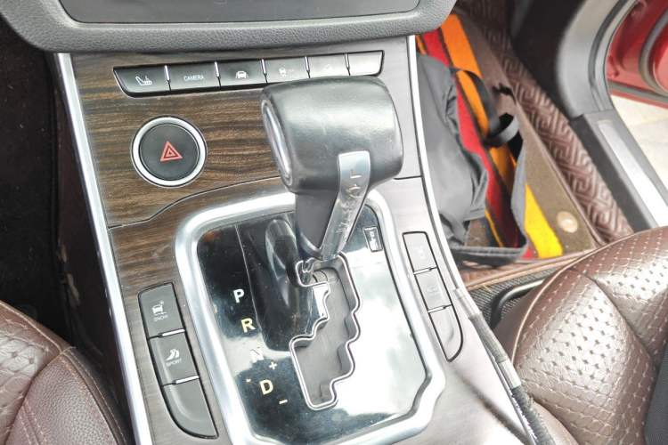Used Land X7 2015 2.0T Panoramic Prestige Edition Gear Lever