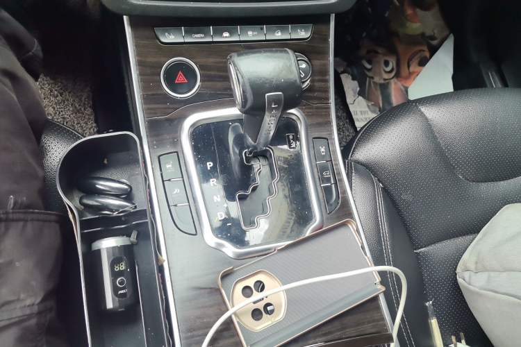 Used Land X7 2015 2.0T Panoramic Prestige Edition Gear Lever