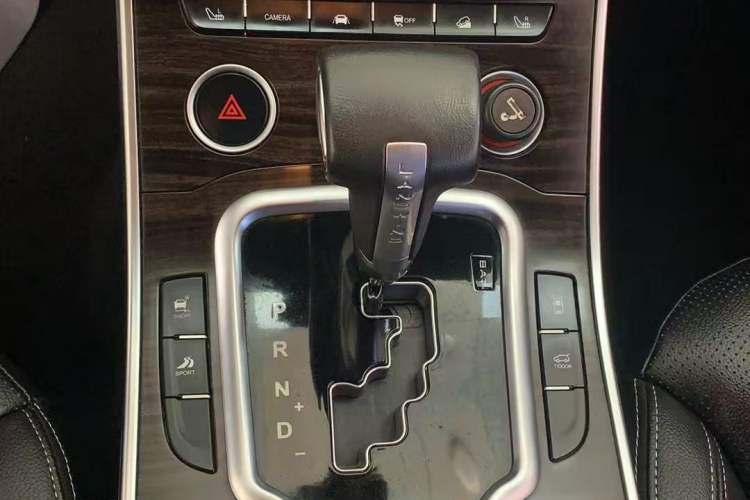 Used Land X7 2015 2.0T Panoramic Prestige Edition Gear Lever