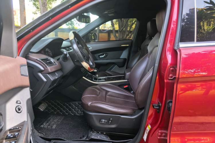 Used Land X7 2015 2.0T Panoramic Prestige Edition Interior 2