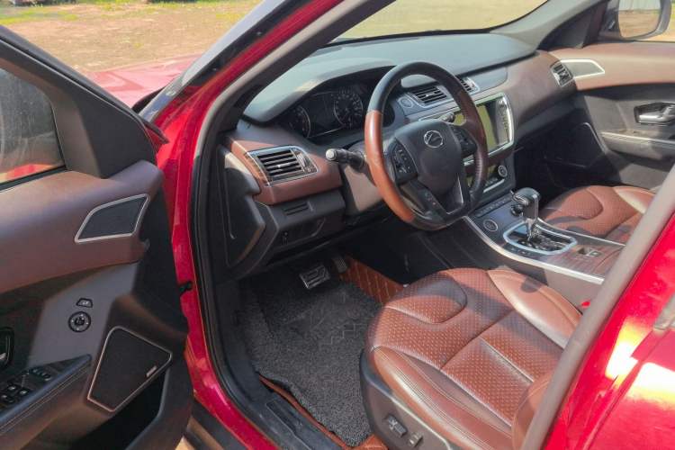 Used Land X7 2015 2.0T Panoramic Prestige Edition Interior 2