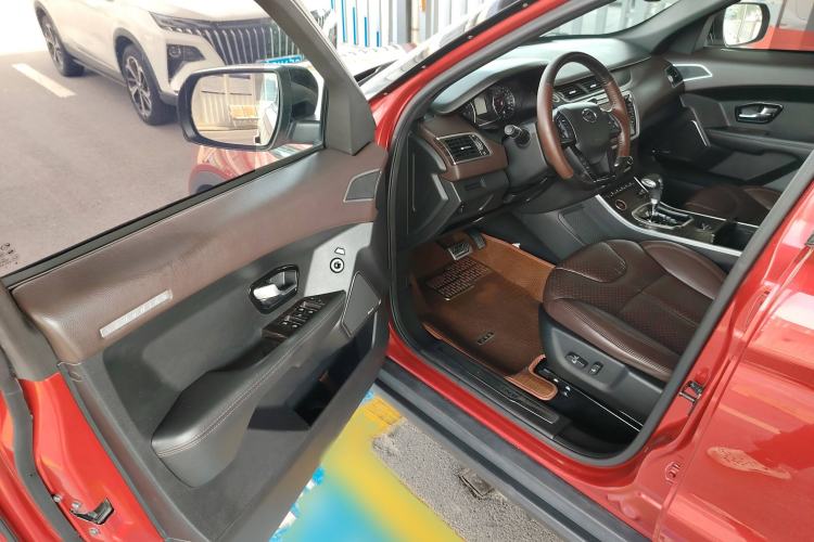 Used Land X7 2015 2.0T Panoramic Prestige Edition Interior 3