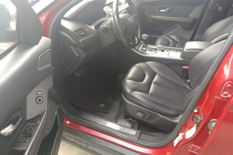 Used Land X7 2015 2.0T Panoramic Flagship Edition Interior 3
