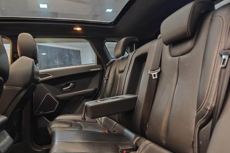 Used Land X7 2015 2.0T Panoramic Flagship Edition Interior 3