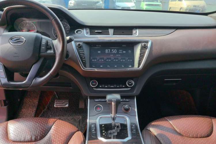 Used Land X7 2015 2.0T Panoramic Prestige Edition Interior 3