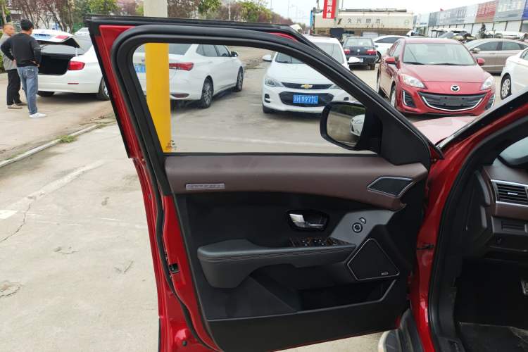 Used Land X7 2015 2.0T Panoramic Prestige Edition Left Front Door Interior
