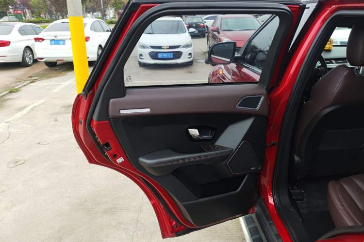 Used Land X7 2015 2.0T Panoramic Prestige Edition Left Rear Door Interior