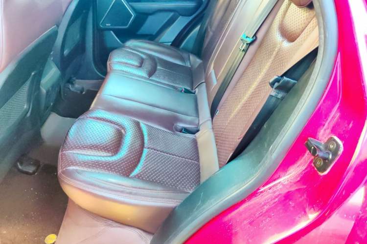 Used Land X7 2015 2.0T Panoramic Prestige Edition Left Rear Seat