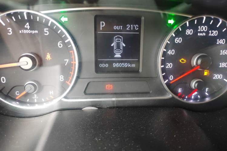 Used Land X7 2015 2.0T Panoramic Prestige Edition Odometer Close Up