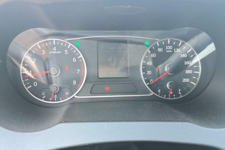Used Land X7 2015 2.0T Panoramic Prestige Edition Odometer Close Up
