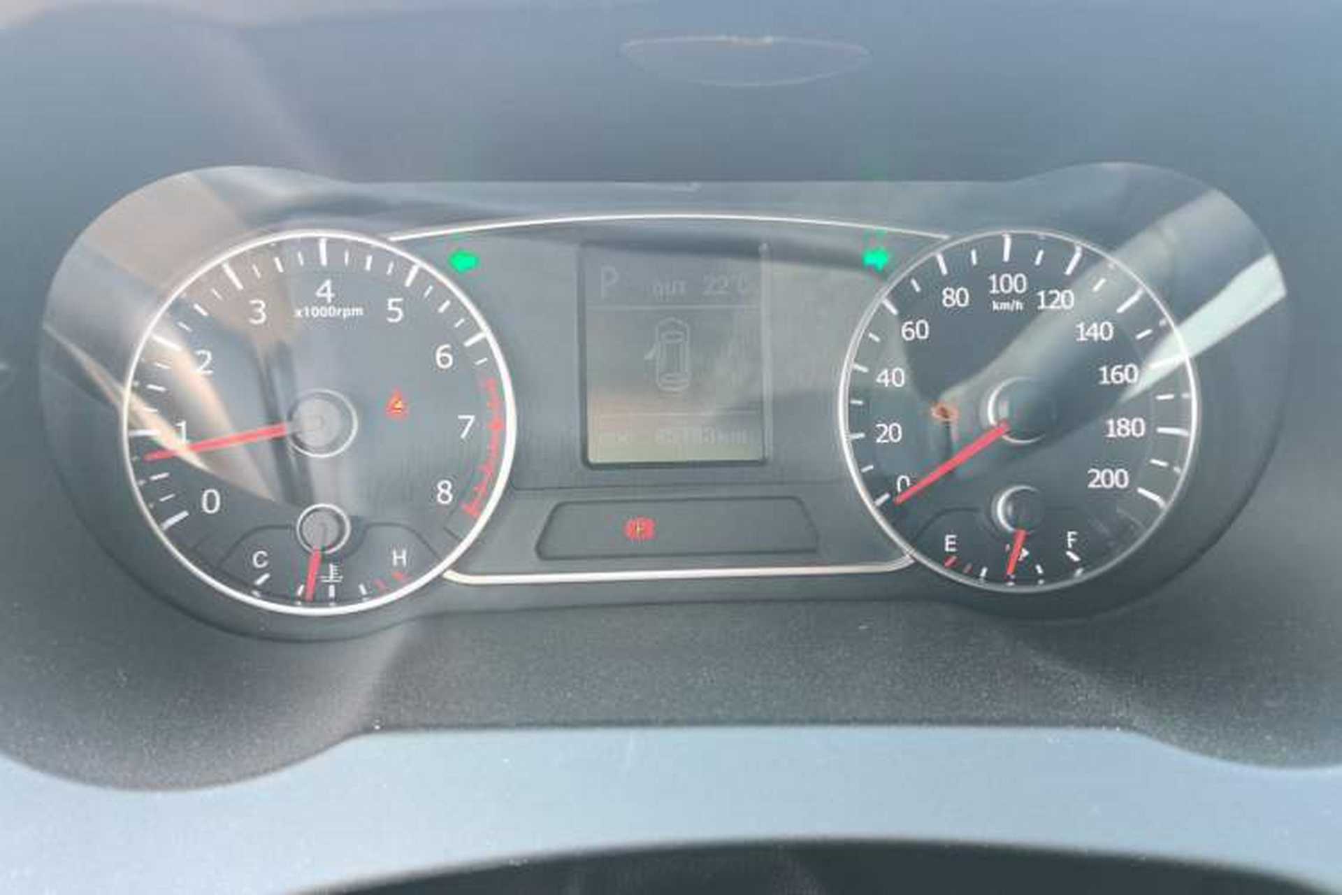 Used Land X7 2015 2.0T Panoramic Prestige Edition Odometer Close Up