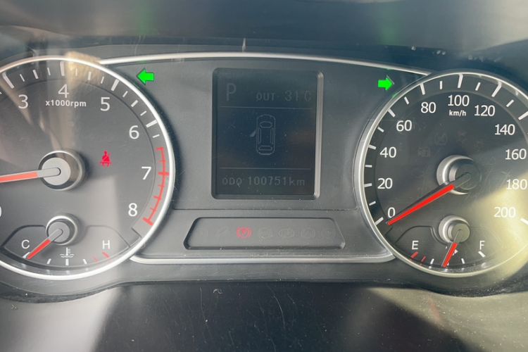 Used Land X7 2015 2.0T Panoramic Prestige Edition Odometer Close Up