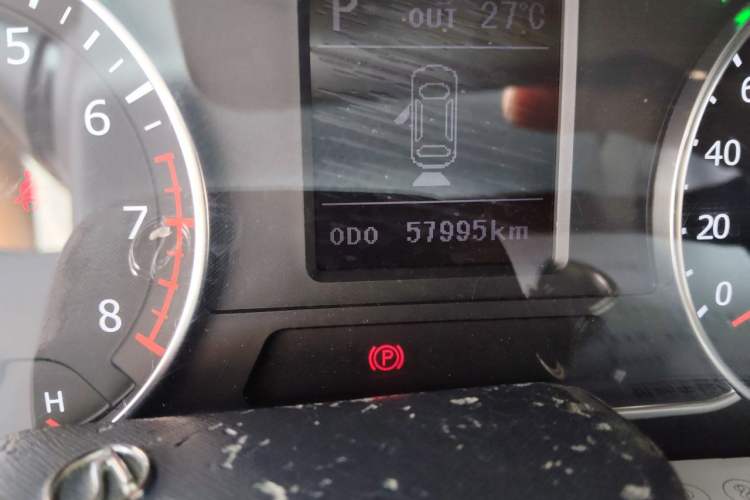 Used Land X7 2015 2.0T Panoramic Prestige Edition Odometer Close Up