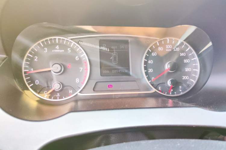 Used Land X7 2015 2.0T Panoramic Prestige Edition Odometer Close Up