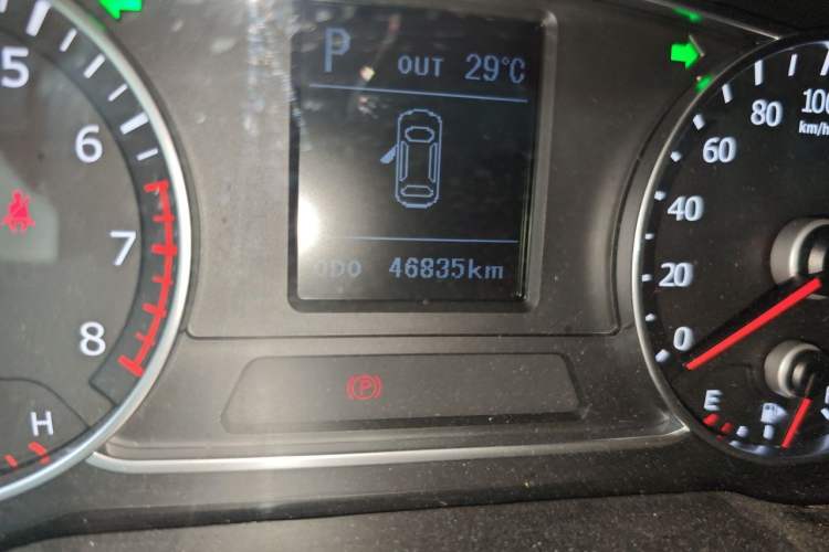 Used Land X7 2015 2.0T Panoramic Prestige Edition Odometer Close Up
