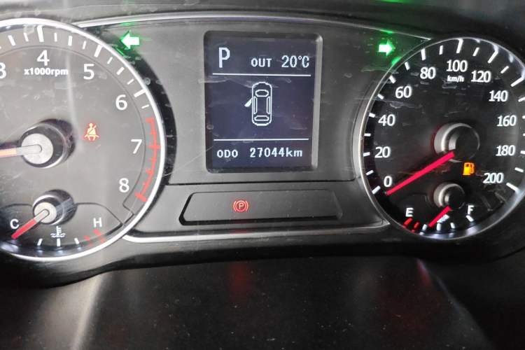 Used Land X7 2015 2.0T Panoramic Prestige Edition Odometer Close Up