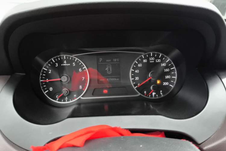 Used Land X7 2015 2.0T Panoramic Prestige Edition Odometer Close Up