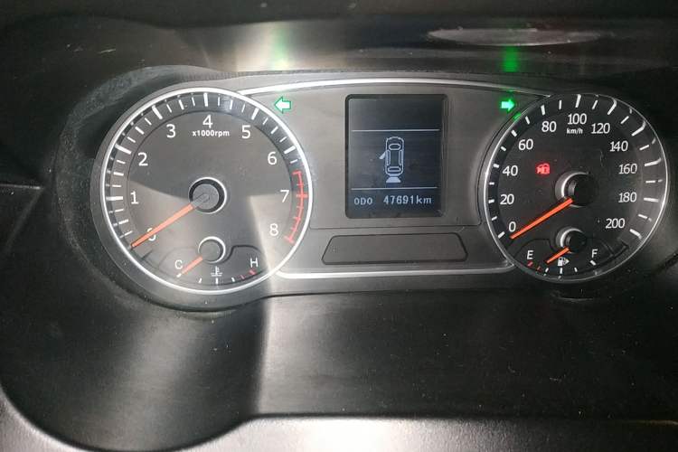 Used Land X7 2015 2.0T Panoramic Flagship Edition Odometer Close Up