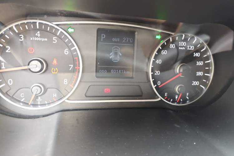 Used Land X7 2015 2.0T Panoramic Prestige Edition Odometer Close Up