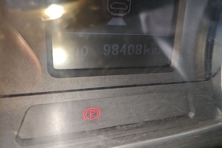 Used Land X7 2015 2.0T Panoramic Prestige Edition Odometer Close Up
