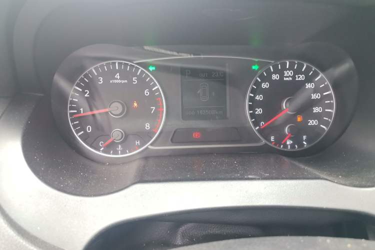 Used Land X7 2015 2.0T Panoramic Prestige Edition Odometer Close Up