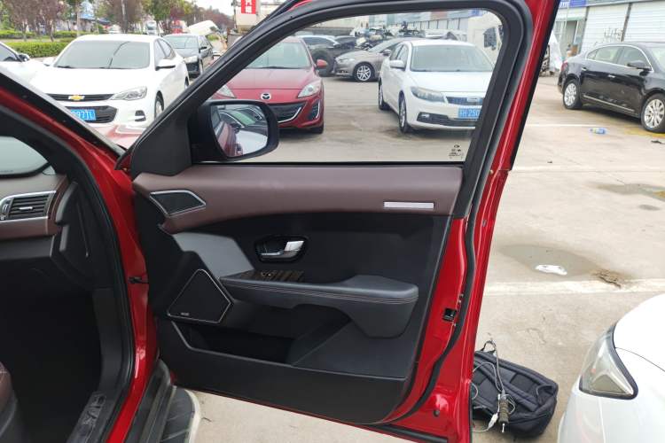 Used Land X7 2015 2.0T Panoramic Prestige Edition Right Front Door Interior