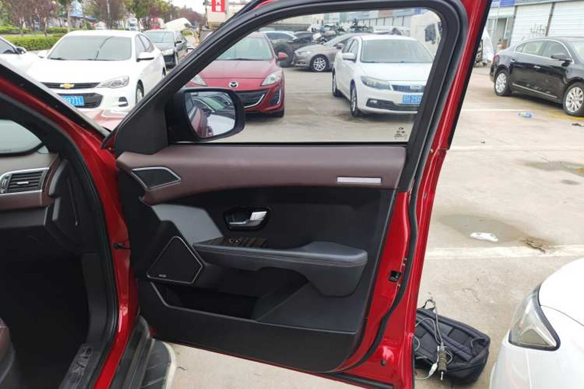 Used Land X7 2015 2.0T Panoramic Prestige Edition Right Front Door Interior