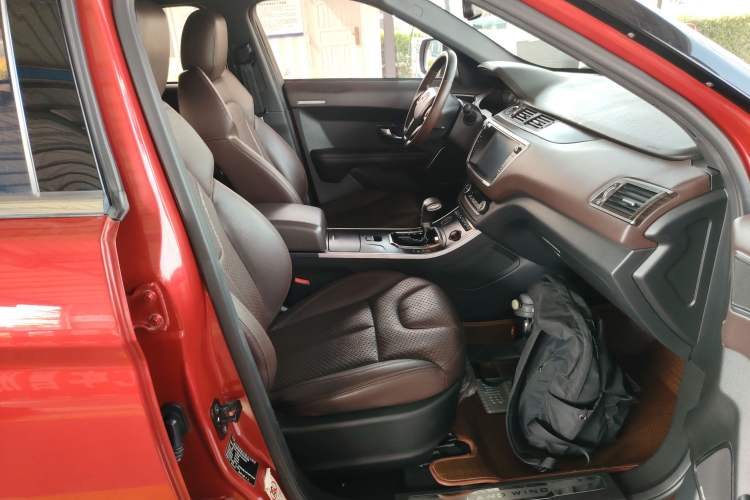 Used Land X7 2015 2.0T Panoramic Prestige Edition Right Front Seat