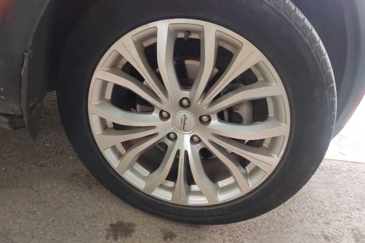 Used Land X7 2015 2.0T Panoramic Prestige Edition Right Front Wheel Hub