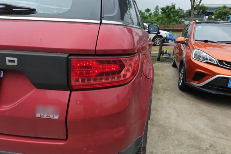 Used Land X7 2015 2.0T Panoramic Prestige Edition Right Rear Taillight