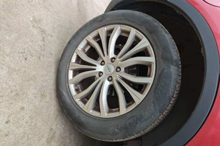 Used Land X7 2015 2.0T Panoramic Prestige Edition Right Rear Wheel Hub