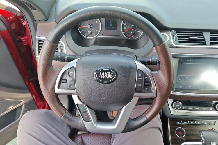 Used Land X7 2015 2.0T Panoramic Luxury Edition Steering Wheel