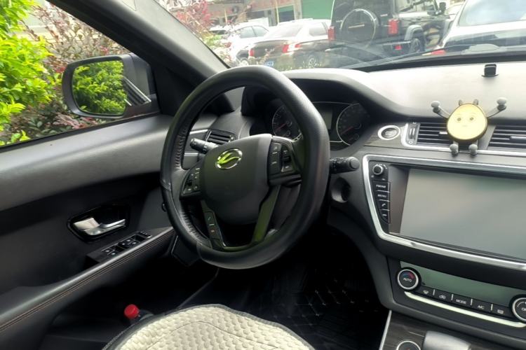 Used Land X7 2015 2.0T Panoramic Luxury Edition Steering Wheel