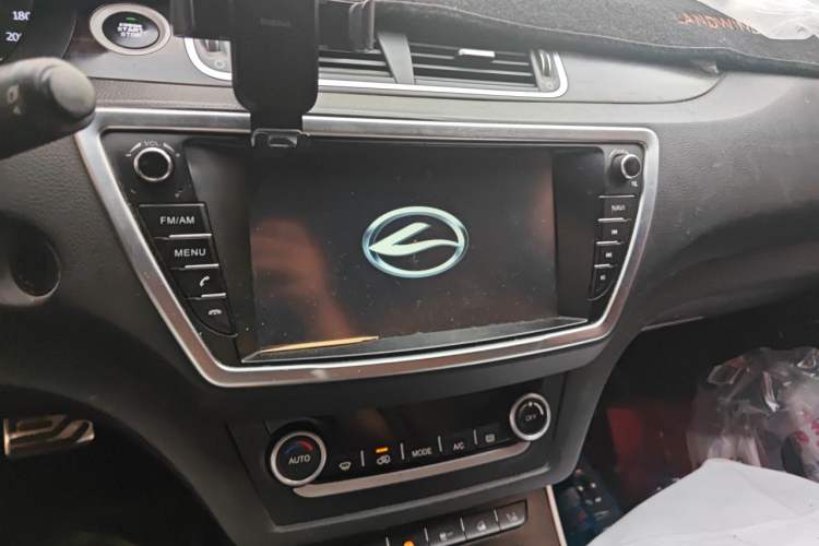 Used Land X7 2015 2.0T Panoramic Flagship Edition Audio And AC Panel