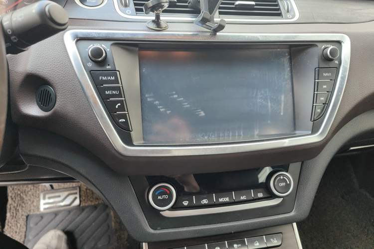 Used Land X7 2015 2.0T Panoramic Prestige Edition Audio And AC Panel