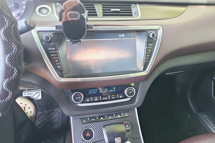 Used Land X7 2015 2.0T Panoramic Flagship Edition Audio And AC Panel