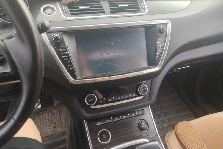 Used Land X7 2015 2.0T Panoramic Flagship Edition Audio And AC Panel