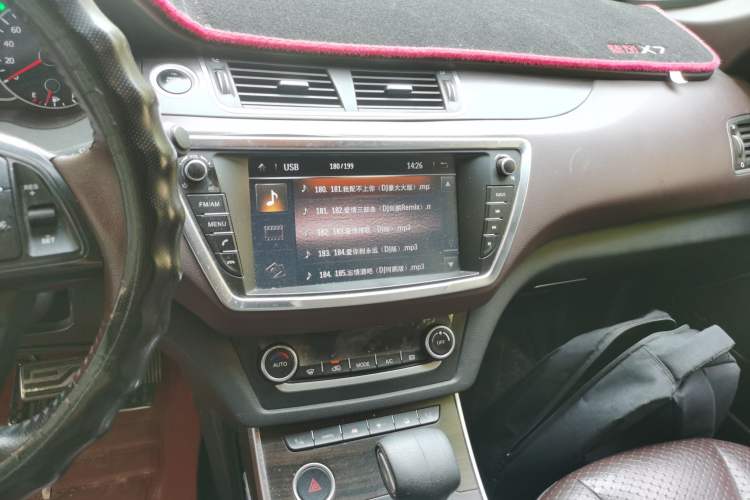 Used Land X7 2015 2.0T Panoramic Prestige Edition Audio And AC Panel
