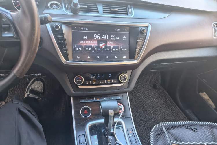 Used Land X7 2015 2.0T Panoramic Prestige Edition Audio And AC Panel